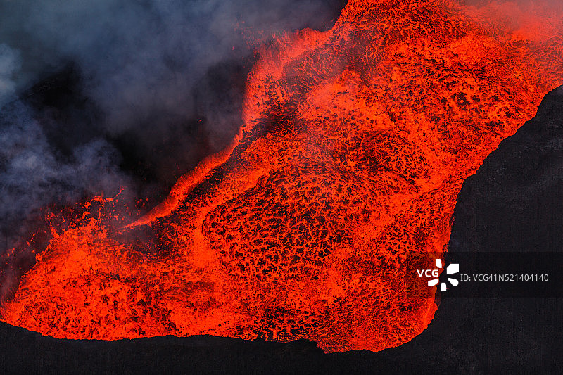 冰岛巴达本加火山附近的霍卢赫劳恩裂缝火山爆发图片素材