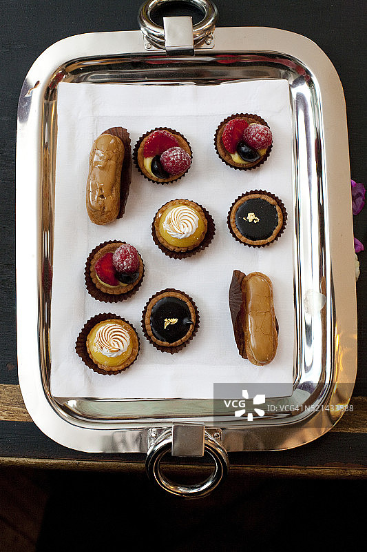 法式小蛋糕拼盘图片素材