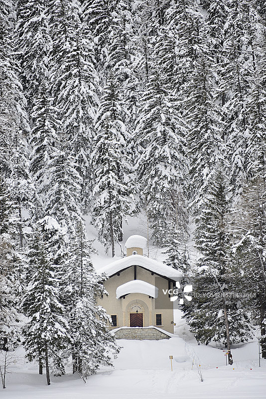 瑞士瓦莱州尚佩克斯的新教教堂图片素材