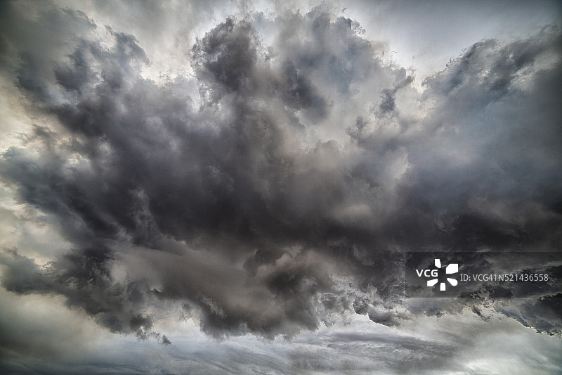 冰岛巴达本加火山的火山灰云图片素材