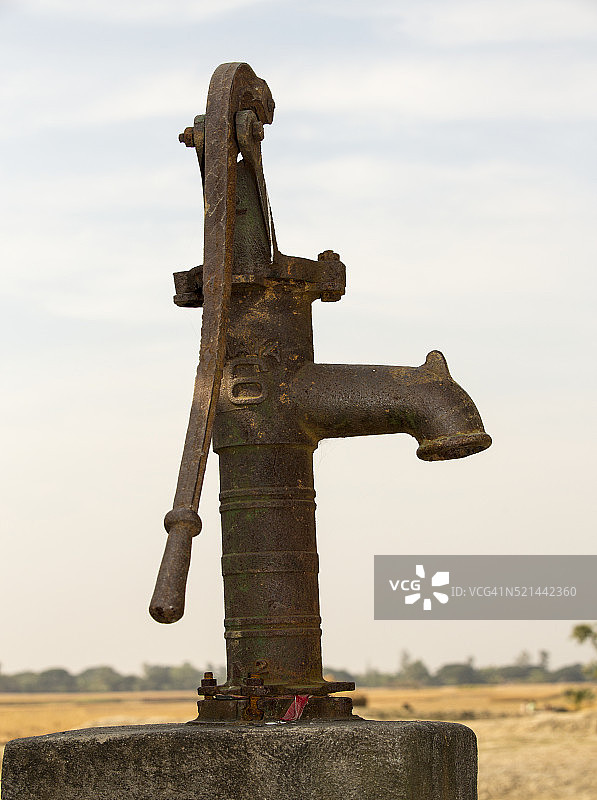 印度孙德尔本斯恒河三角洲的水泵图片素材