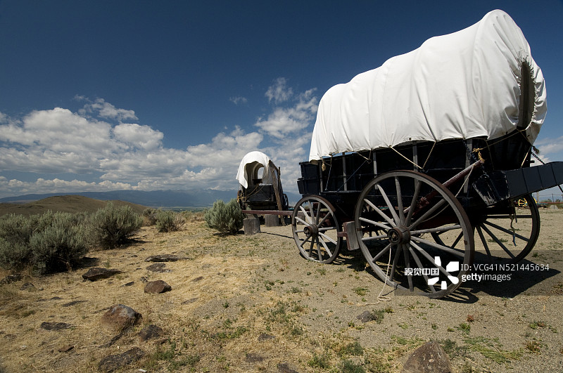 美国俄勒冈州贝克市俄勒冈小道地区博物馆的拓荒者篷车图片素材