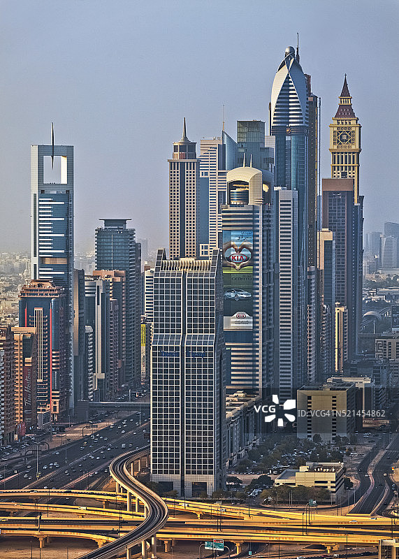 迪拜市中心的摩天大楼图片素材