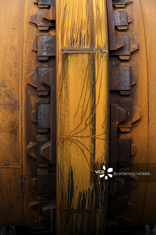 工业机械上的锈迹和螺栓图片素材