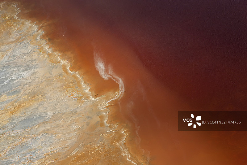 西班牙韦尔瓦省，力拓矿区氧化铁矿物水域航拍图片素材