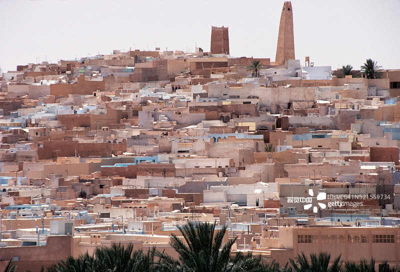 山丘上的麦地那绿洲图片素材