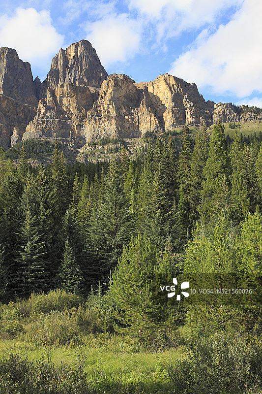 加拿大艾伯塔省班夫国家公园城堡山图片素材