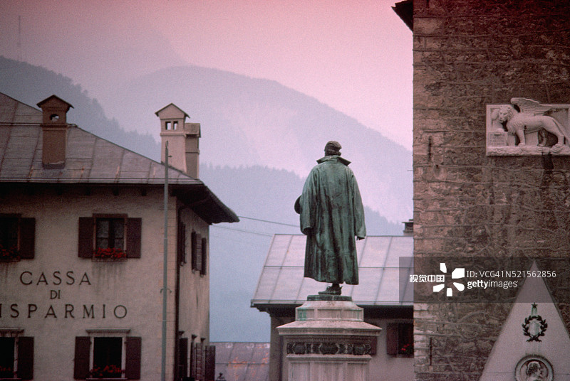 意大利皮耶韦迪卡多雷的雕像图片素材