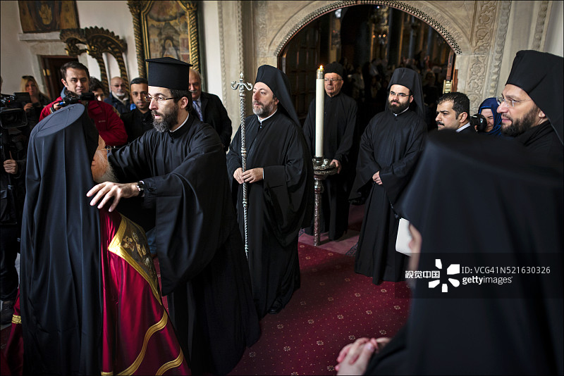 希腊正教牧师为君士坦丁堡普世牧首巴塞洛缪一世穿袍图片素材