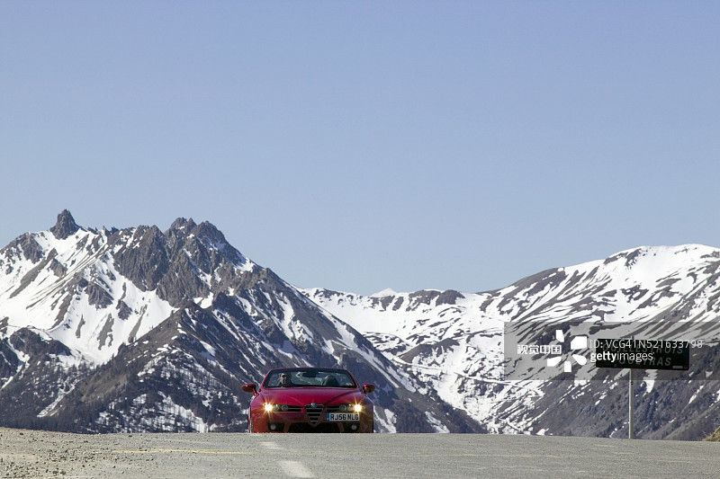 2008年阿尔法罗密欧Spider法国伊佐阿德山口图片素材