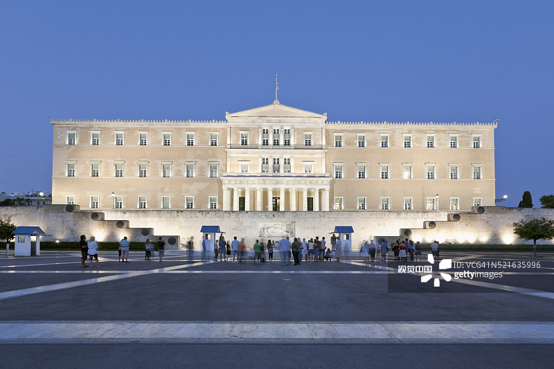 黄昏时分的议会大厦和辛达格玛广场图片素材