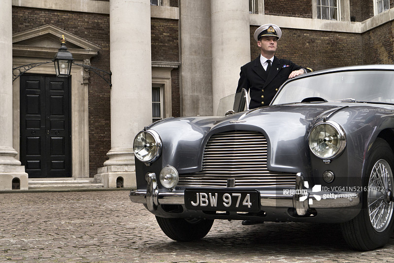 阿斯顿·马丁DB2/4，被认为是詹姆斯·邦德的灵感来源图片素材