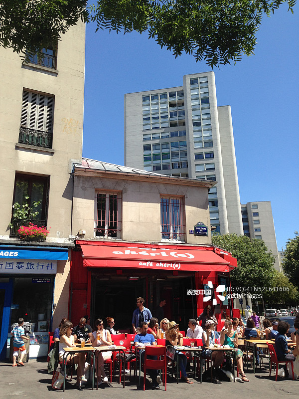 巴黎第19区美丽城地区的酒吧咖啡馆图片素材