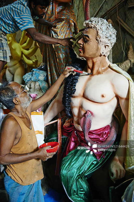 印度西孟加拉邦加尔各答Kumartulli区：印度教神祇的泥塑图片素材