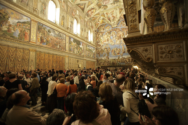 参观西斯廷教堂的人群图片素材