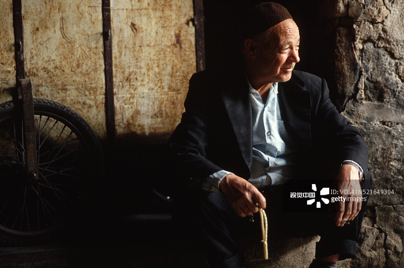 耶路撒冷老城的巴勒斯坦男人图片素材