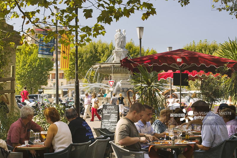 普罗旺斯艾克斯的人行道咖啡馆图片素材