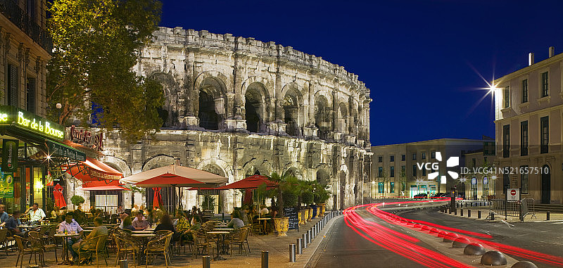 黄昏时的尼姆图片素材