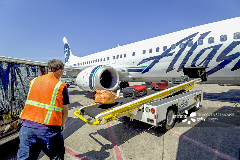 西塔科机场的行李搬运工图片素材