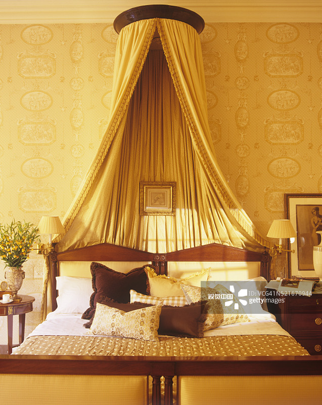 床上的华盖图片素材