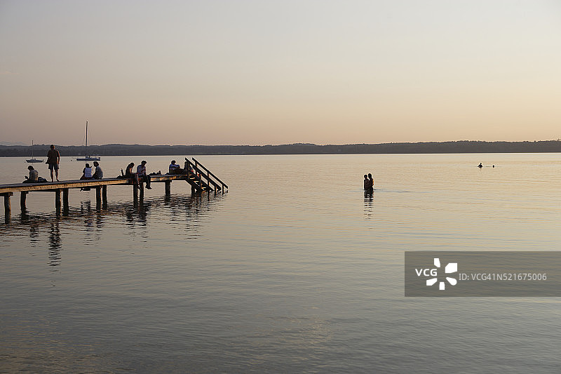 施塔恩贝格湖的傍晚图片素材