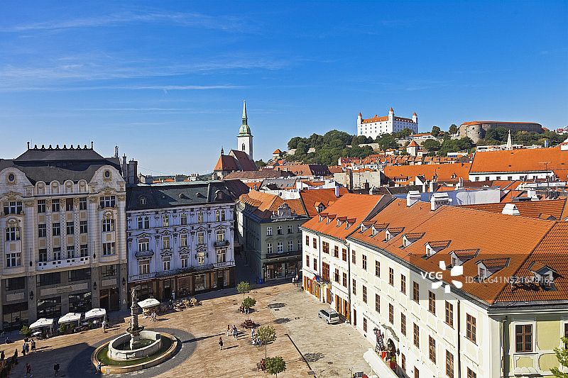 布拉迪斯拉发城堡和城市景观图片素材