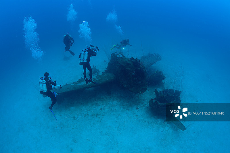 密克罗尼西亚马绍尔群岛萨拉托加号潜水员图片素材