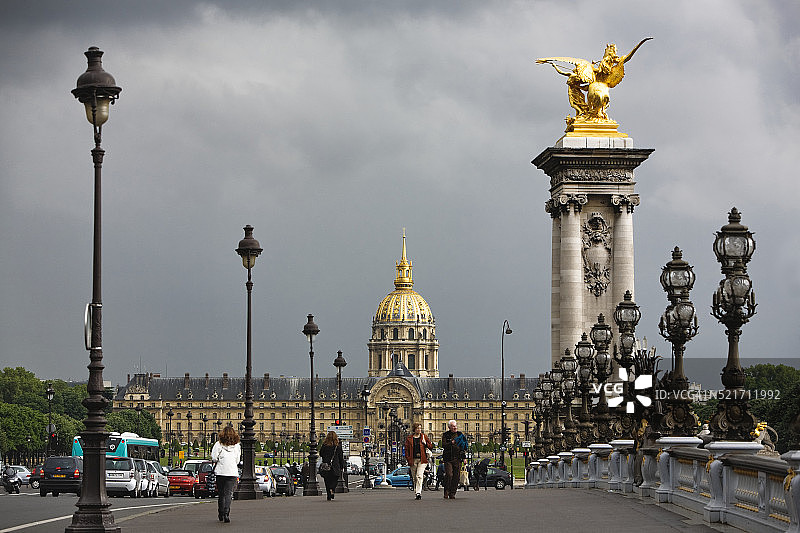 亚历山大三世桥和荣军院圆顶图片素材