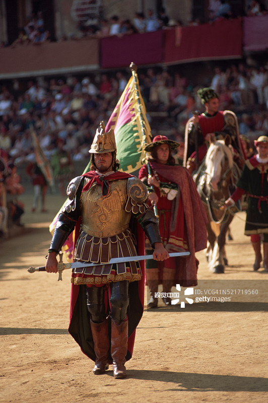 Drago Contrada在赛马节上游行图片素材