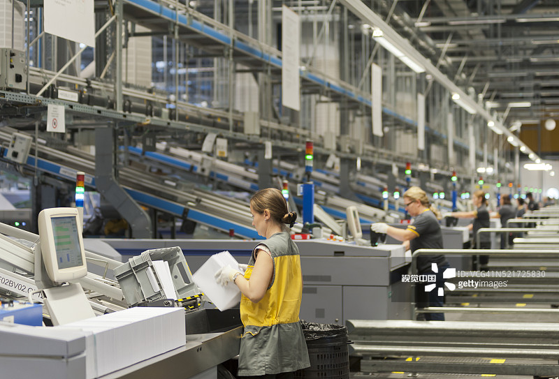 苏黎世-穆利根的瑞士邮政服务邮件配送中心图片素材