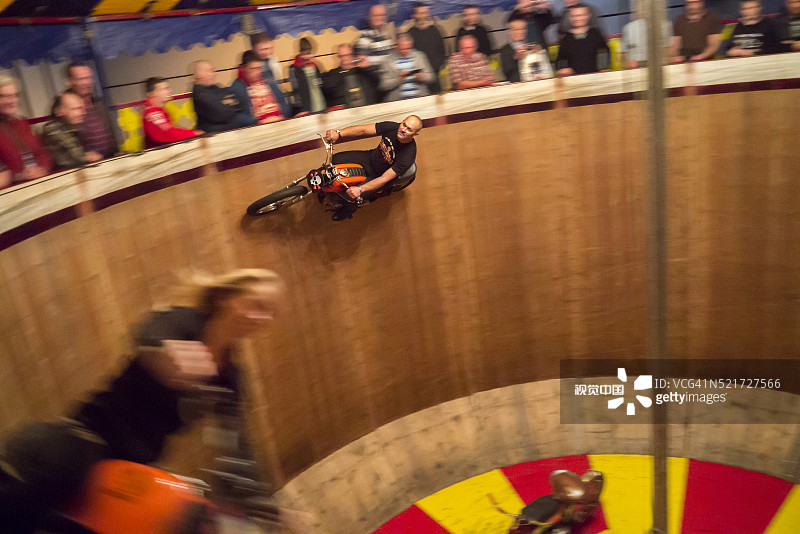 死亡之墙摩托车表演图片素材