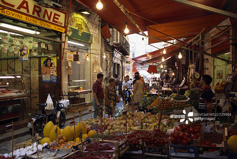 武奇利亚市场的水果摊位图片素材