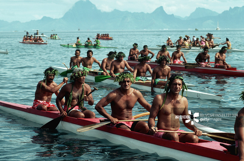 皮划艇比赛中的竞技者图片素材