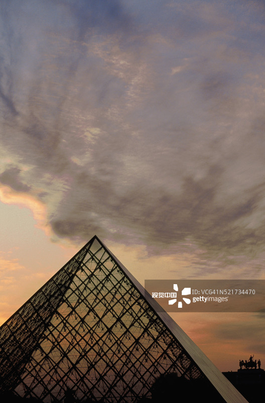 贝聿铭卢浮宫金字塔日落图片素材