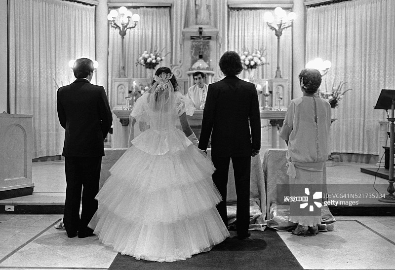 在布宜诺斯艾利斯举行的天主教婚礼图片素材