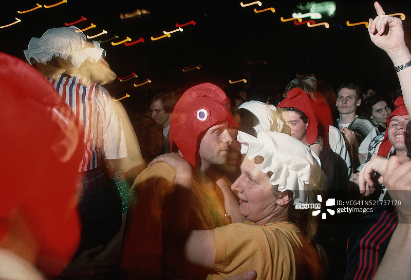 在二百周年纪念舞会上跳舞的服装人物图片素材