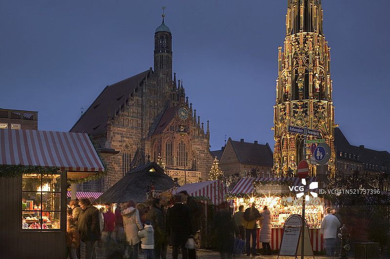 纽伦堡圣母教堂的圣诞市场图片素材