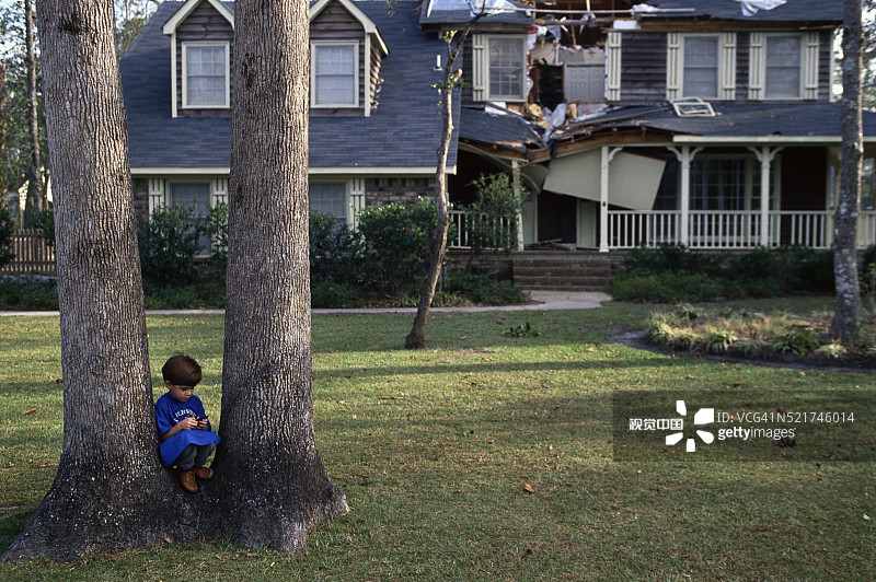 飓风雨果造成的房屋损坏图片素材