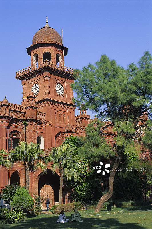 巴基斯坦旁遮普邦拉合尔，购物中心，旁遮普大学图片素材