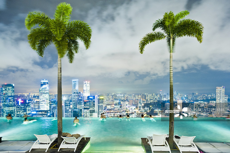新加坡滨海湾金沙酒店空中花园无边泳池图片素材