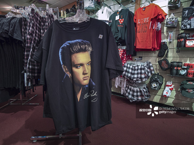 在优雅园礼品店的猫王埃尔维斯·普雷斯利商品图片素材