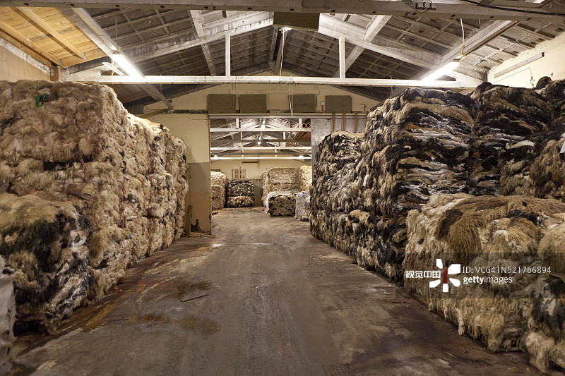 冰岛绍达克罗屈尔的羊毛鞣制厂图片素材