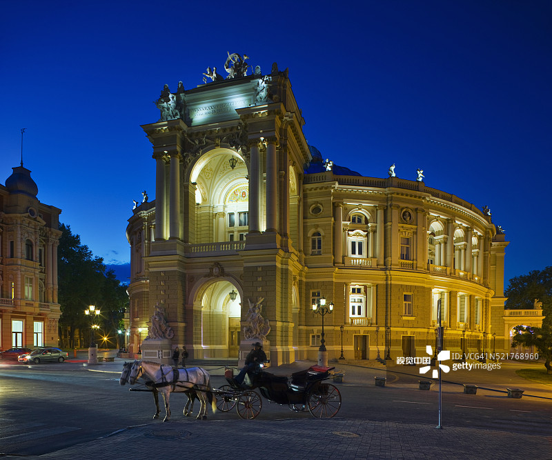 夜幕下的敖德萨歌剧芭蕾剧院图片素材