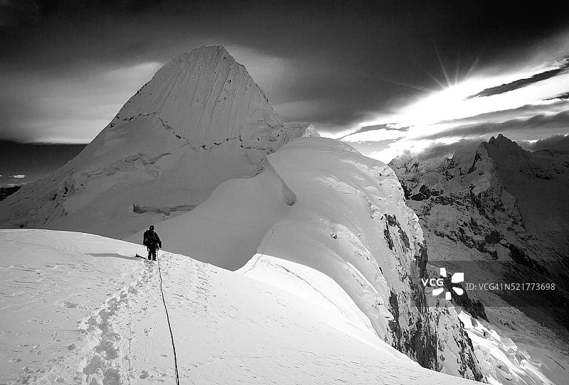 阿尔帕马约峰图片素材