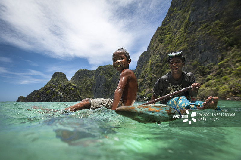 塔格巴努亚父子和他们的漂浮物图片素材