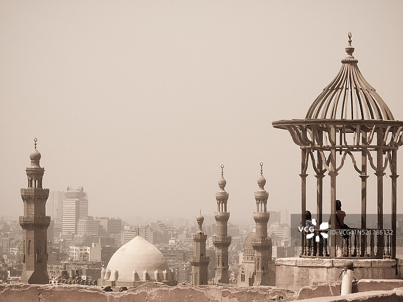 从穆罕默德·阿里清真寺露台俯瞰开罗老城（埃及）图片素材