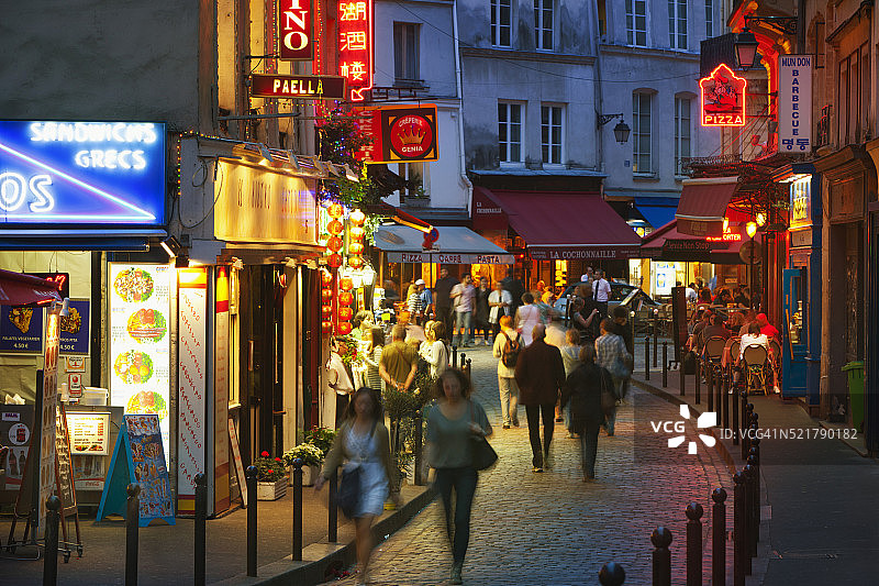 黄昏时的拉丁区图片素材