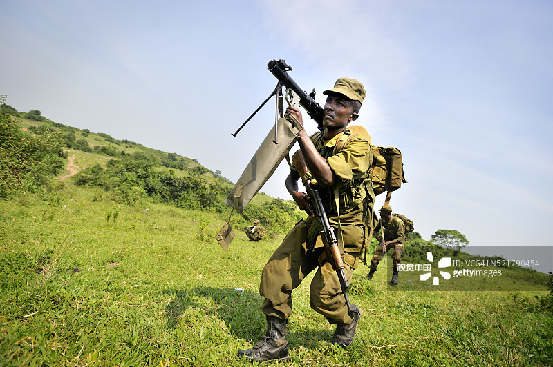 在乌干达EUTM营地接受伏击训练的索马里士兵图片素材
