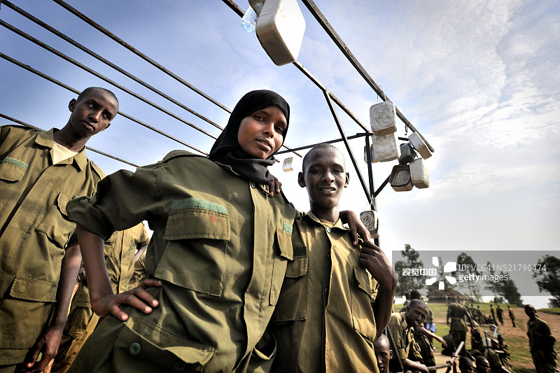在乌干达参加欧盟索马里训练任务的索马里士兵图片素材