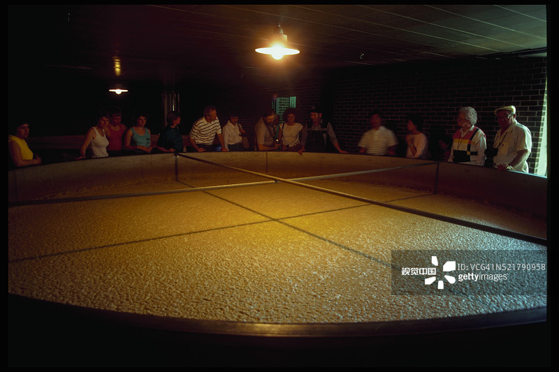 威士忌发酵罐图片素材